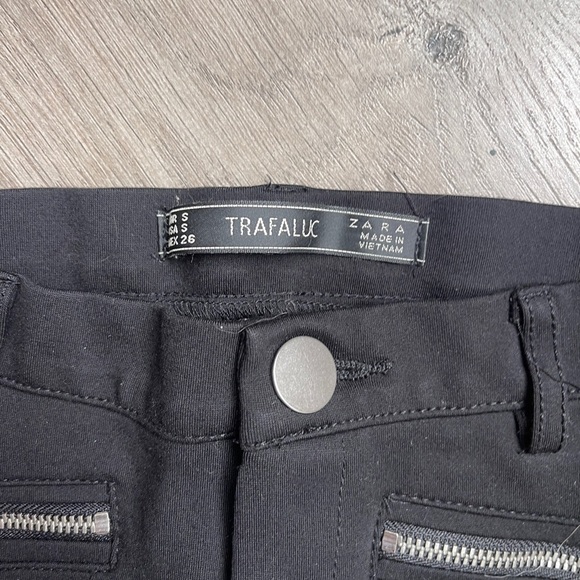 💙Buy 1 get 1 Free💙 Zara Zafaluc Black Skinny Pants with Zipper Accents - Picture 2 of 4